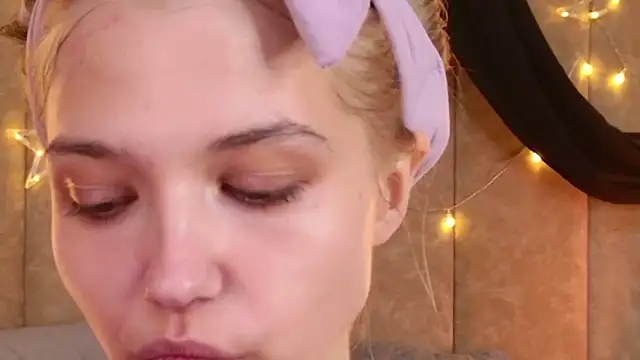 4example Chloe online show from 04/17/26, 05:21