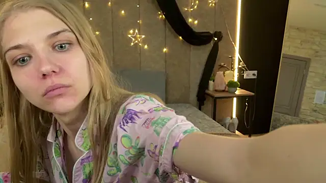 4example Chloe online show from 04/20/26, 05:21