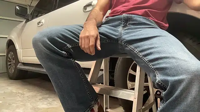 Snapshot of HorneyCowboy154 chatting on 09/25/25, 10:24 HorneyCowboy154 online show from 09/25/25, 10:24