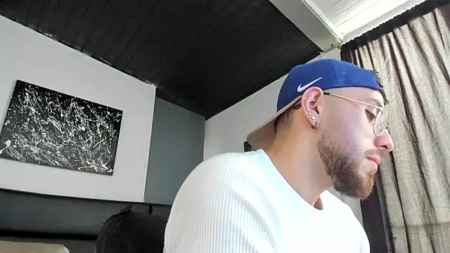 Snapshot of Maximo_Wolff chatting on 09/17/25, 08:10 Maximo Wolff online show from 09/17/25, 08:10