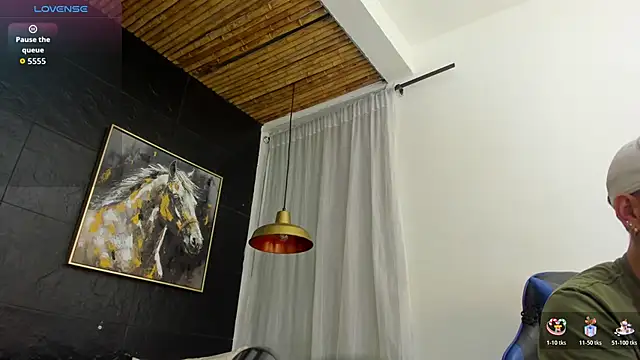 Snapshot of Maximo_Wolff chatting on 10/24/25, 08:27 Maximo Wolff online show from 10/24/25, 08:27