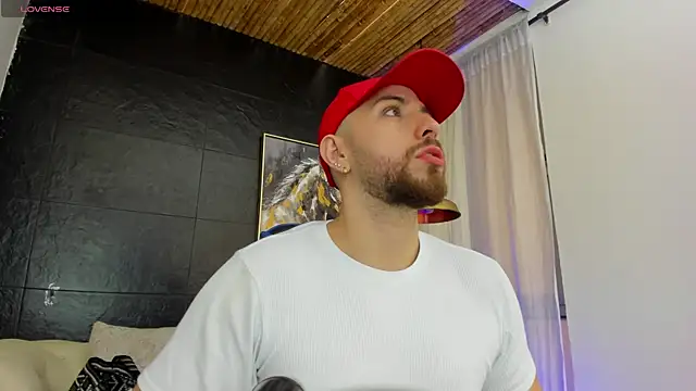 Snapshot of Maximo_Wolff chatting on 10/28/25, 08:00 Maximo Wolff online show from 10/28/25, 08:00