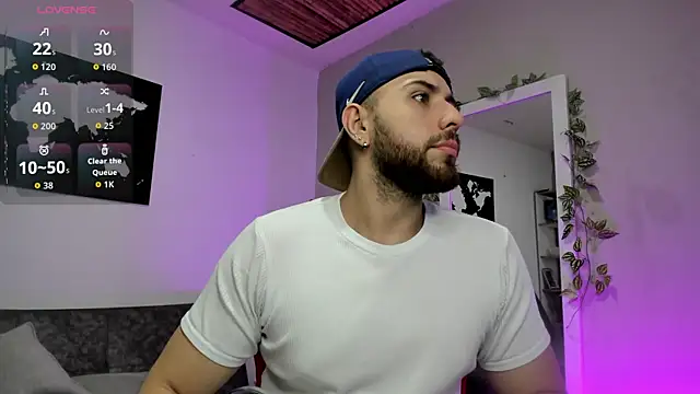 Snapshot of Maximo_Wolff chatting on 12/15/25, 08:13 Maximo Wolff online show from 12/15/25, 08:13