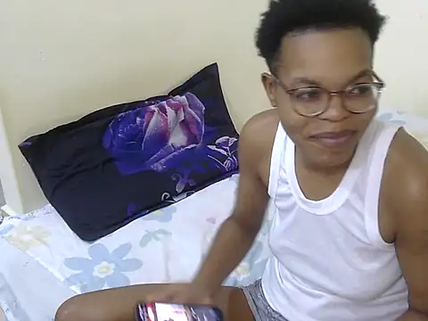 Miss-Hennessy online show from 10/21/25, 08:20