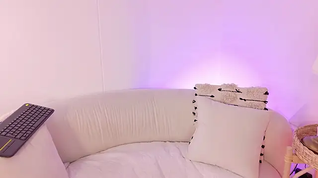 Snapshot of Cutie_Riley chatting on 02/26/26, 11:31 Cutie Riley online show from 02/26/26, 11:31