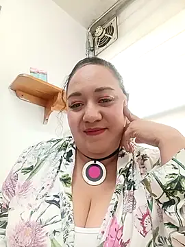 Snapshot of Caroomoom27 chatting on 09/18/25, 05:48 Caroomoom27 online show from 09/18/25, 05:48