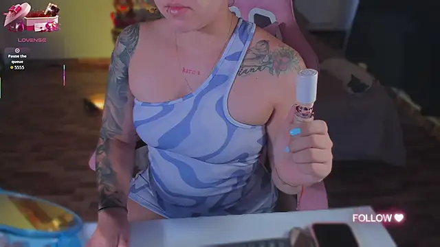 Snapshot of lunaarose chatting on 11/03/25, 04:08 lunaarose online show from 11/03/25, 04:08