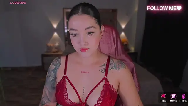 Snapshot of lunaarose chatting on 11/27/25, 12:46 lunaarose online show from 11/27/25, 12:46