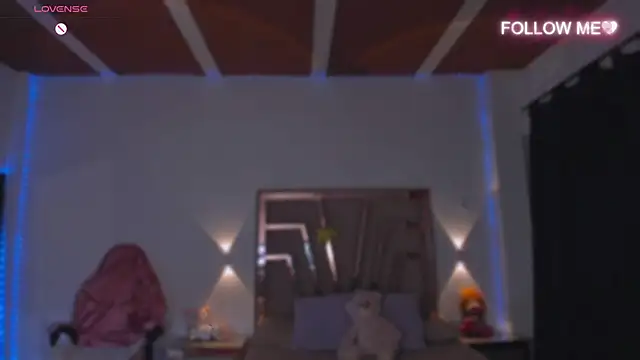 Snapshot of lunaarose chatting on 12/01/25, 12:48 lunaarose online show from 12/01/25, 12:48