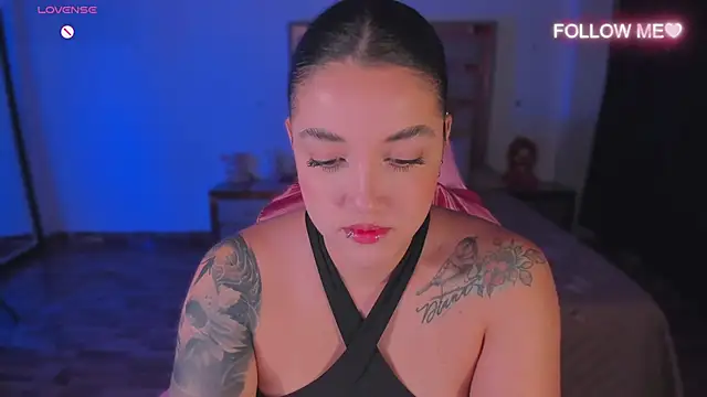 Snapshot of lunaarose chatting on 12/02/25, 03:23 lunaarose online show from 12/02/25, 03:23