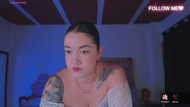 Snapshot of lunaarose chatting on 12/03/25, 12:07 lunaarose online show from 12/03/25, 12:07