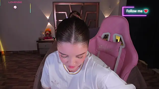 lunaarose online show from 03/27/26, 08:48