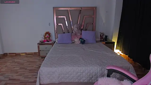 lunaarose online show from 04/07/26, 03:18