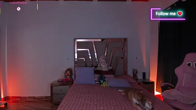 lunaarose online show from 04/23/26, 04:46