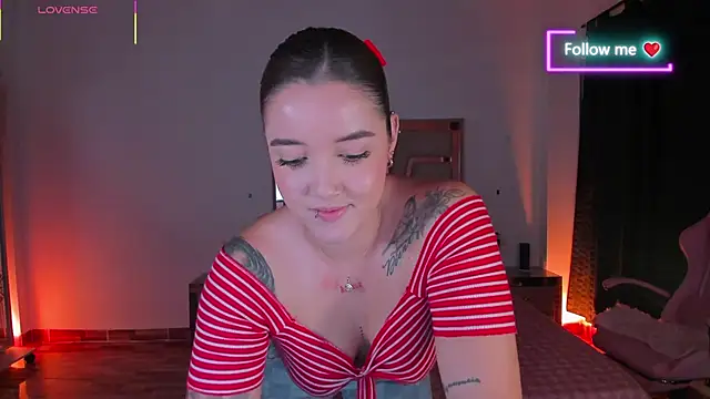 lunaarose online show from 04/24/26, 03:31