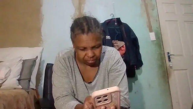 Snapshot of Nicky52 chatting on 05/13/26, 11:22 Nicky52 online show from 05/13/26, 11:22