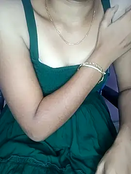 Snapshot of Nidhi_lovely chatting on 10/11/25, 05:44 Nidhi lovely online show from 10/11/25, 05:44