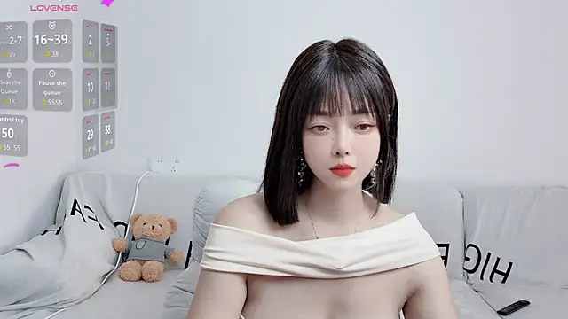 uikyy1 online show from 10/26/25, 06:52