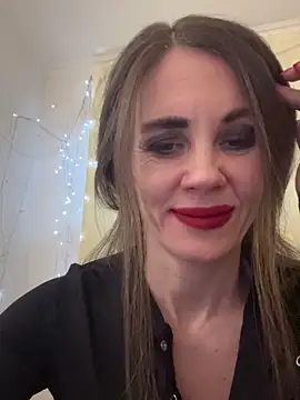 Snapshot of LucieMack chatting on 12/21/25, 09:00 LucieMack online show from 12/21/25, 09:00