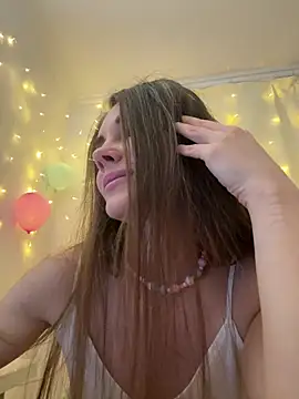 Snapshot of LucieMack chatting on 02/14/26, 04:15 LucieMack online show from 02/14/26, 04:15