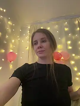 Snapshot of LucieMack chatting on 02/16/26, 04:25 LucieMack online show from 02/16/26, 04:25