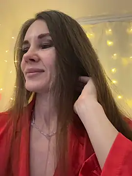 Snapshot of LucieMack chatting on 02/19/26, 05:53 LucieMack online show from 02/19/26, 05:53