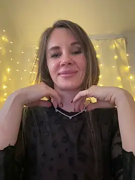 Snapshot of LucieMack chatting on 02/23/26, 06:27 LucieMack online show from 02/23/26, 06:27