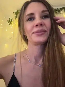 Snapshot of LucieMack chatting on 02/27/26, 05:13 LucieMack online show from 02/27/26, 05:13