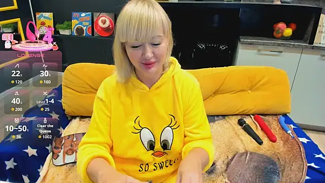 Snapshot of FlirtyMary chatting on 09/24/25, 10:46 FlirtyMary online show from 09/24/25, 10:46