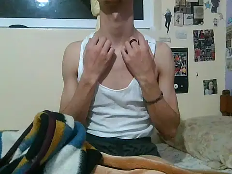 Snapshot of HitShelf chatting on 12/17/25, 10:38 HitShelf online show from 12/17/25, 10:38