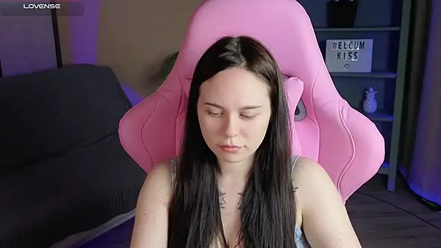 Snapshot of Alice_Moondark chatting on 10/08/25, 08:50 Alice Moondark online show from 10/08/25, 08:50