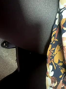 HiddenHoneyLDN online show from 10/24/25, 09:06