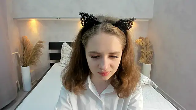 Camilla Kelly online show from 10/12/25, 01:15