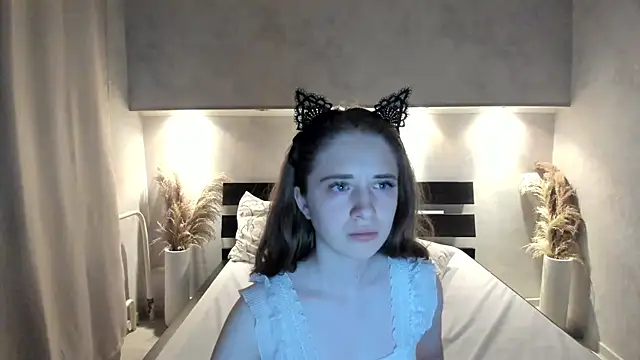 Camilla Kelly online show from 10/26/25, 01:11