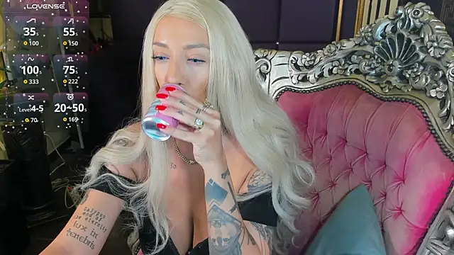 Snapshot of spicyxmilf chatting on 06/16/26, 04:26 spicyxmilf online show from 06/16/26, 04:26