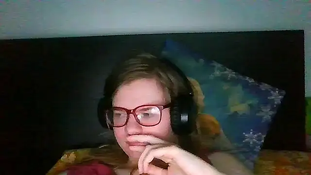 Snapshot of Moonolighta chatting on 09/22/25, 06:37 Moonolighta online show from 09/22/25, 06:37