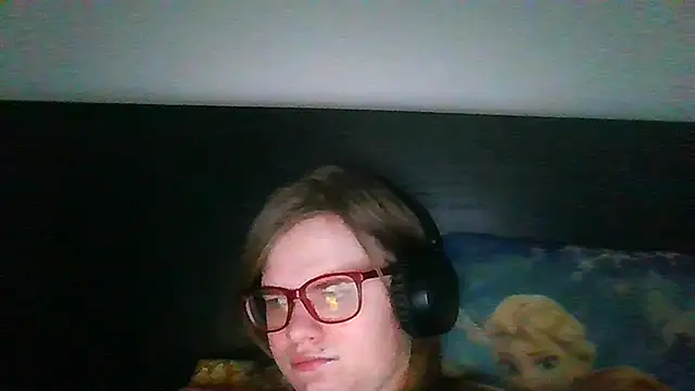 Snapshot of Moonolighta chatting on 09/24/25, 08:17 Moonolighta online show from 09/24/25, 08:17