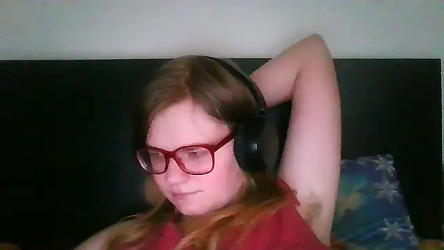 Snapshot of Moonolighta chatting on 09/29/25, 12:32 Moonolighta online show from 09/29/25, 12:32