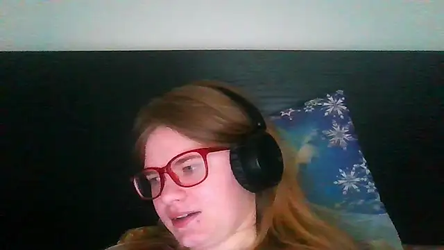 Snapshot of Moonolighta chatting on 10/07/25, 07:38 Moonolighta online show from 10/07/25, 07:38