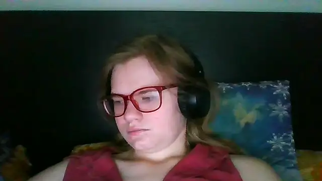 Snapshot of Moonolighta chatting on 10/09/25, 07:28 Moonolighta online show from 10/09/25, 07:28