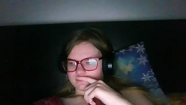 Snapshot of Moonolighta chatting on 10/10/25, 06:45 Moonolighta online show from 10/10/25, 06:45