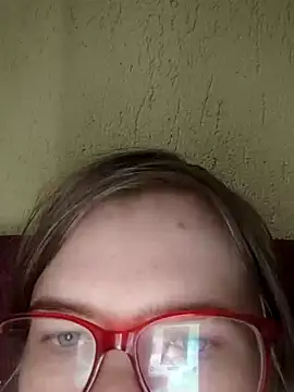 Snapshot of Moonolighta chatting on 10/18/25, 08:37 Moonolighta online show from 10/18/25, 08:37