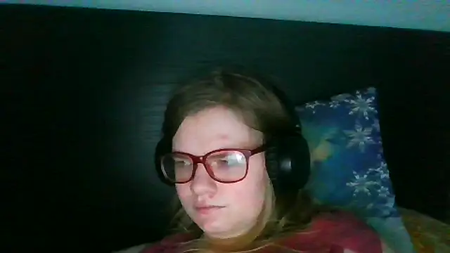 Snapshot of Moonolighta chatting on 10/31/25, 07:31 Moonolighta online show from 10/31/25, 07:31