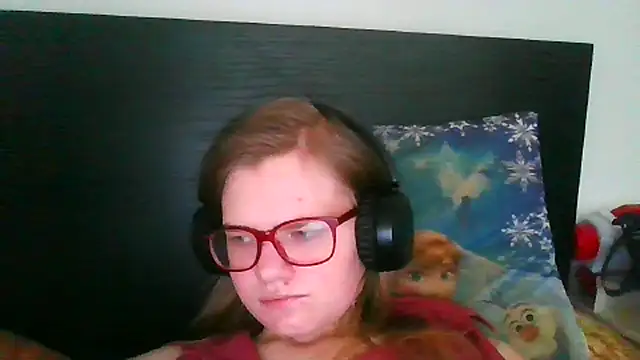 Snapshot of Moonolighta chatting on 11/01/25, 10:17 Moonolighta online show from 11/01/25, 10:17