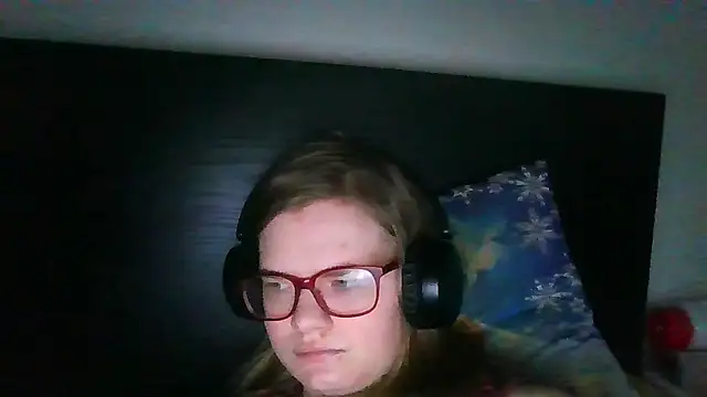 Snapshot of Moonolighta chatting on 11/02/25, 07:22 Moonolighta online show from 11/02/25, 07:22