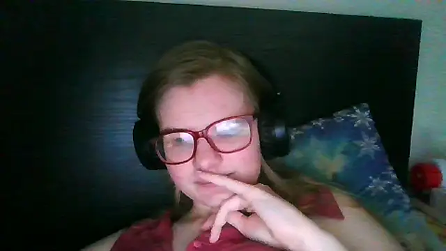 Snapshot of Moonolighta chatting on 11/03/25, 12:17 Moonolighta online show from 11/03/25, 12:17