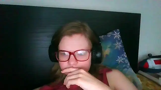 Snapshot of Moonolighta chatting on 11/04/25, 10:36 Moonolighta online show from 11/04/25, 10:36