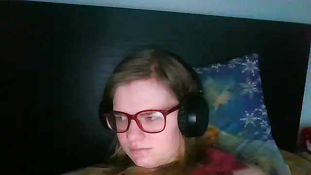 Snapshot of Moonolighta chatting on 11/05/25, 08:03 Moonolighta online show from 11/05/25, 08:03