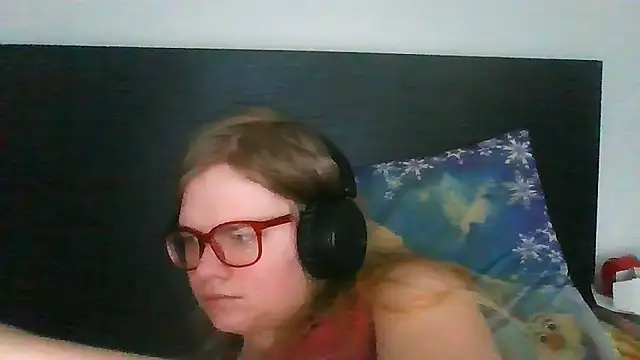 Snapshot of Moonolighta chatting on 11/06/25, 09:21 Moonolighta online show from 11/06/25, 09:21