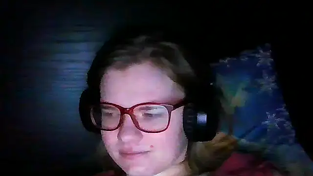 Snapshot of Moonolighta chatting on 11/07/25, 03:56 Moonolighta online show from 11/07/25, 03:56